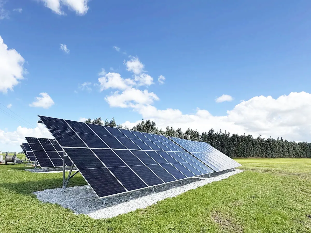 Nghiên cứu điển hình tại Úc về hệ thống điện mặt trời 50kW kết hợp lưu trữ năng lượng pin 120kWh